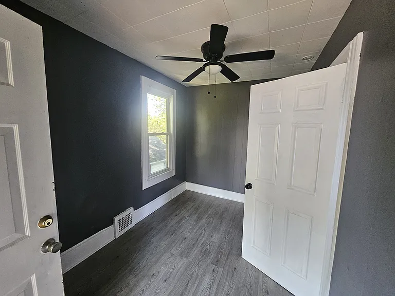 3156 W 30th St #2 — Photo 3