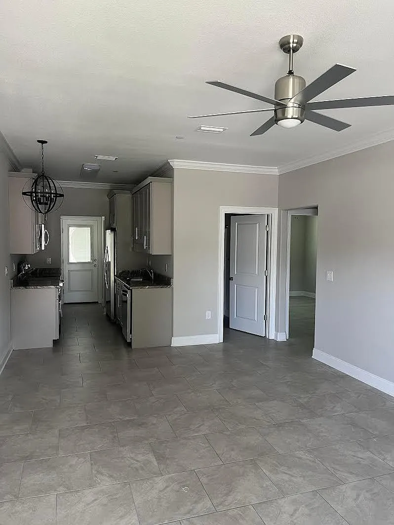 2 bed, 900 sqft, $1,600 — Photo 4