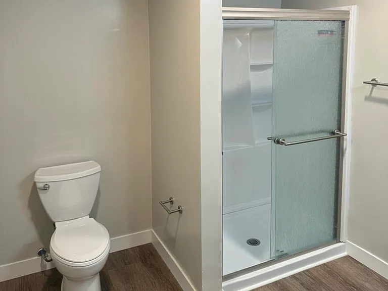 425 Castle Dr — Photo 7