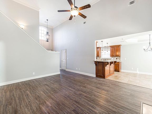 5th image of 202 Charlotte Dr