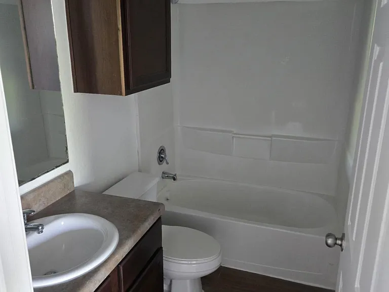 Gillette Square Apartments — Photo 8