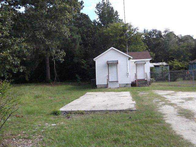 2nd image of 1096 Bay St W