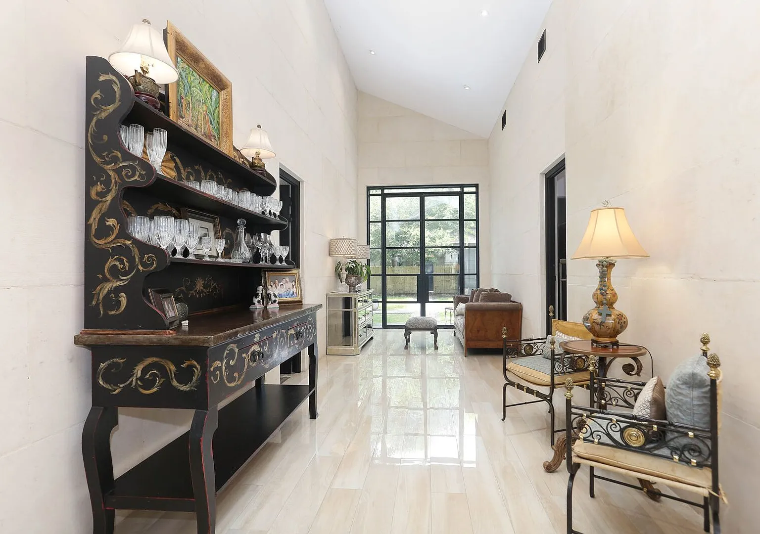 Luxury 4-Bedroom Home In Alamo Heights — Photo 4