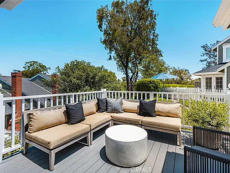 2726 Hilltop Dr — Photo 25