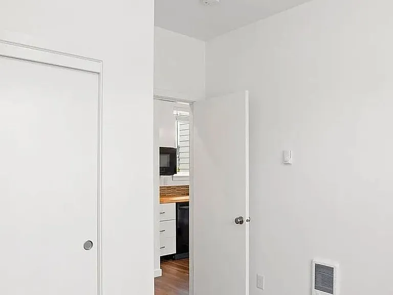 4384 N Gantenbein Ave — Photo 27