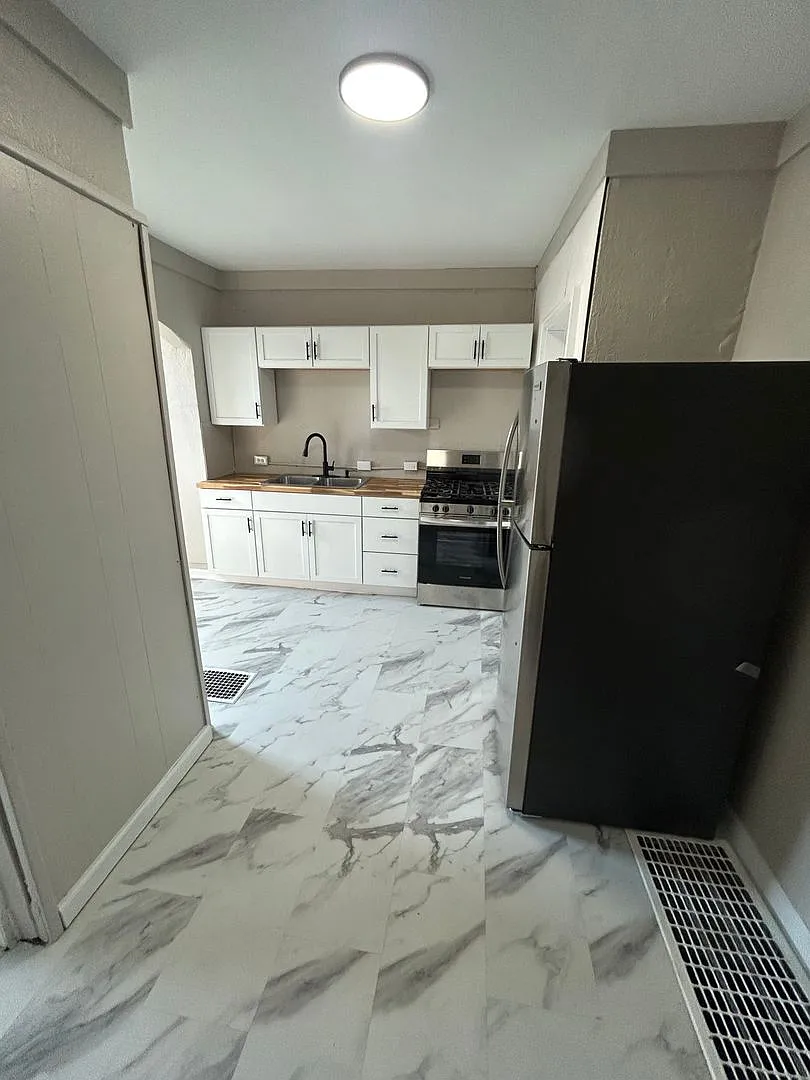 2905 Madison Ave — Photo 2