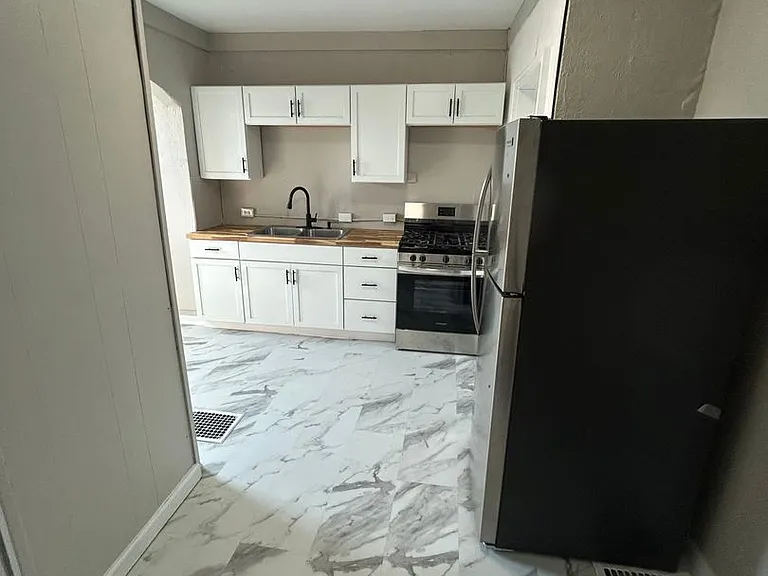 2905 Madison Ave — Photo 2