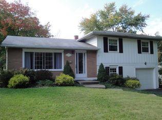 1475 Skyline Dr, Hermitage, PA 16148