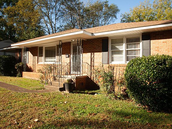 Lovely light filled property in the heart of Blossomwood. Close to Blossomwood elementary school, the Blossomwood pool and the Landtrust.