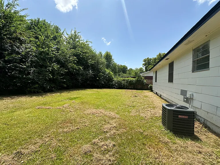 1004 N Erie Ave — Photo 17