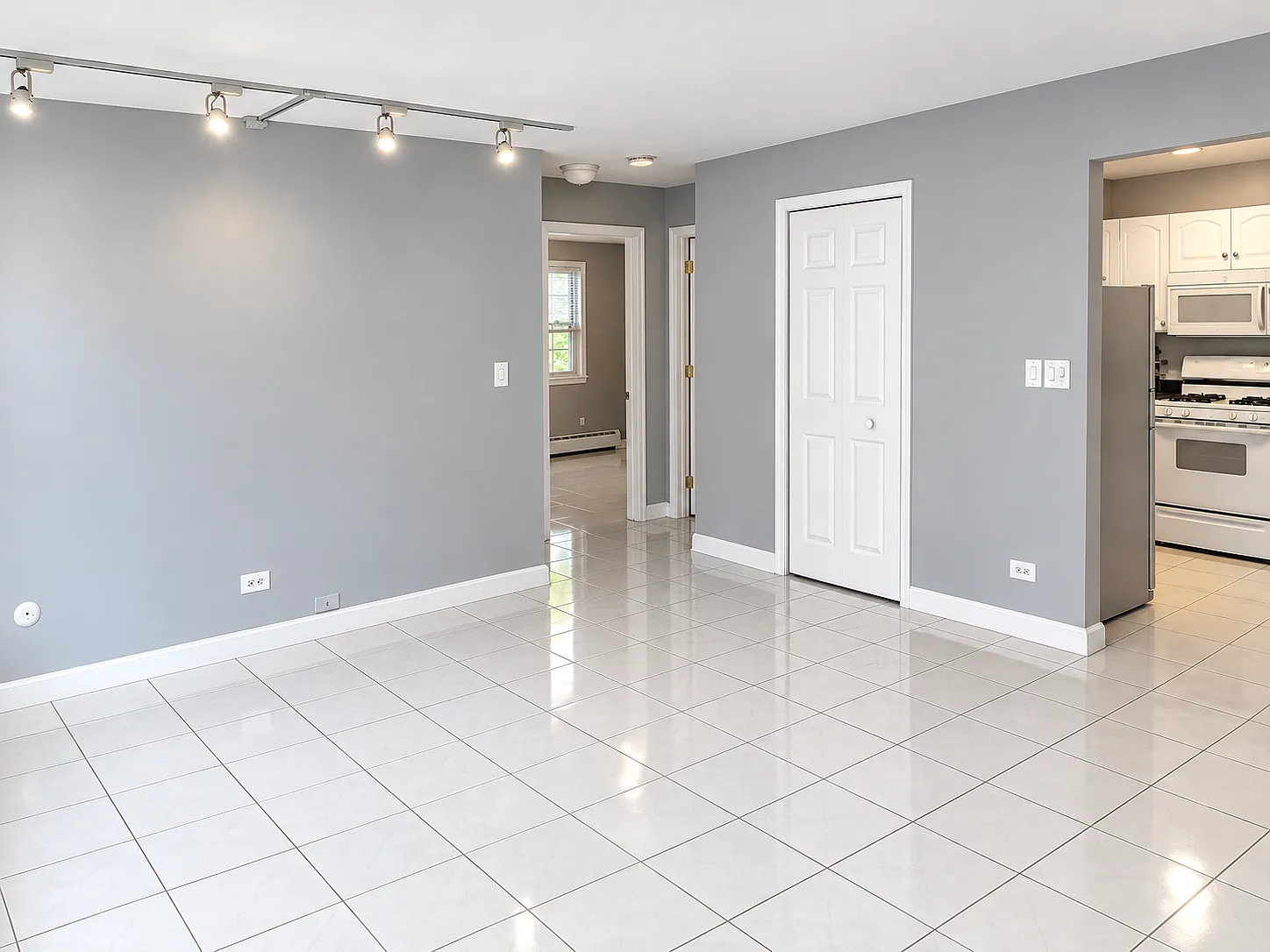2 bed, 800 sqft, $1,800 — Photo 3