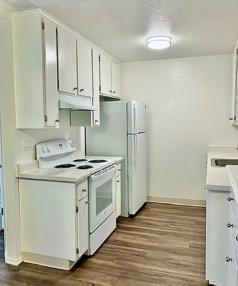 Cowell Terrace Apartments — Photo 12