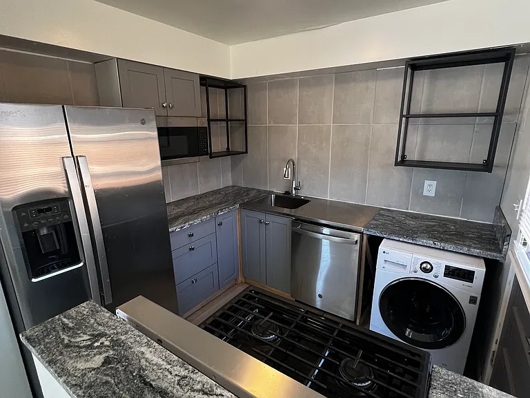 2107 6th Ave — Photo 2