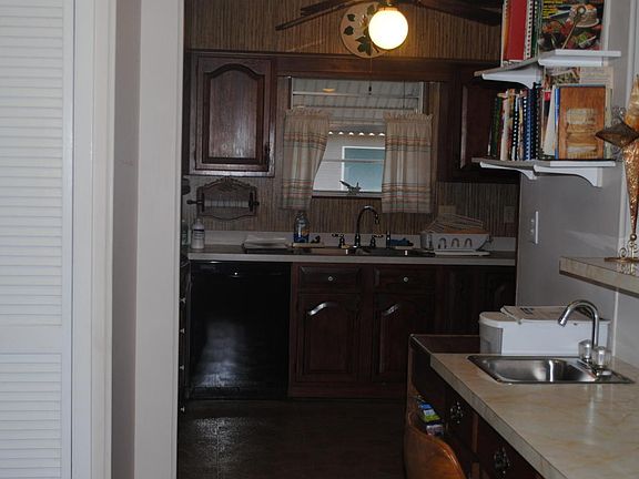 4th image of 1091 Lasalle St