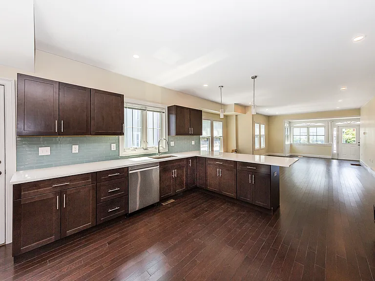 120 Jerome St — Photo 2