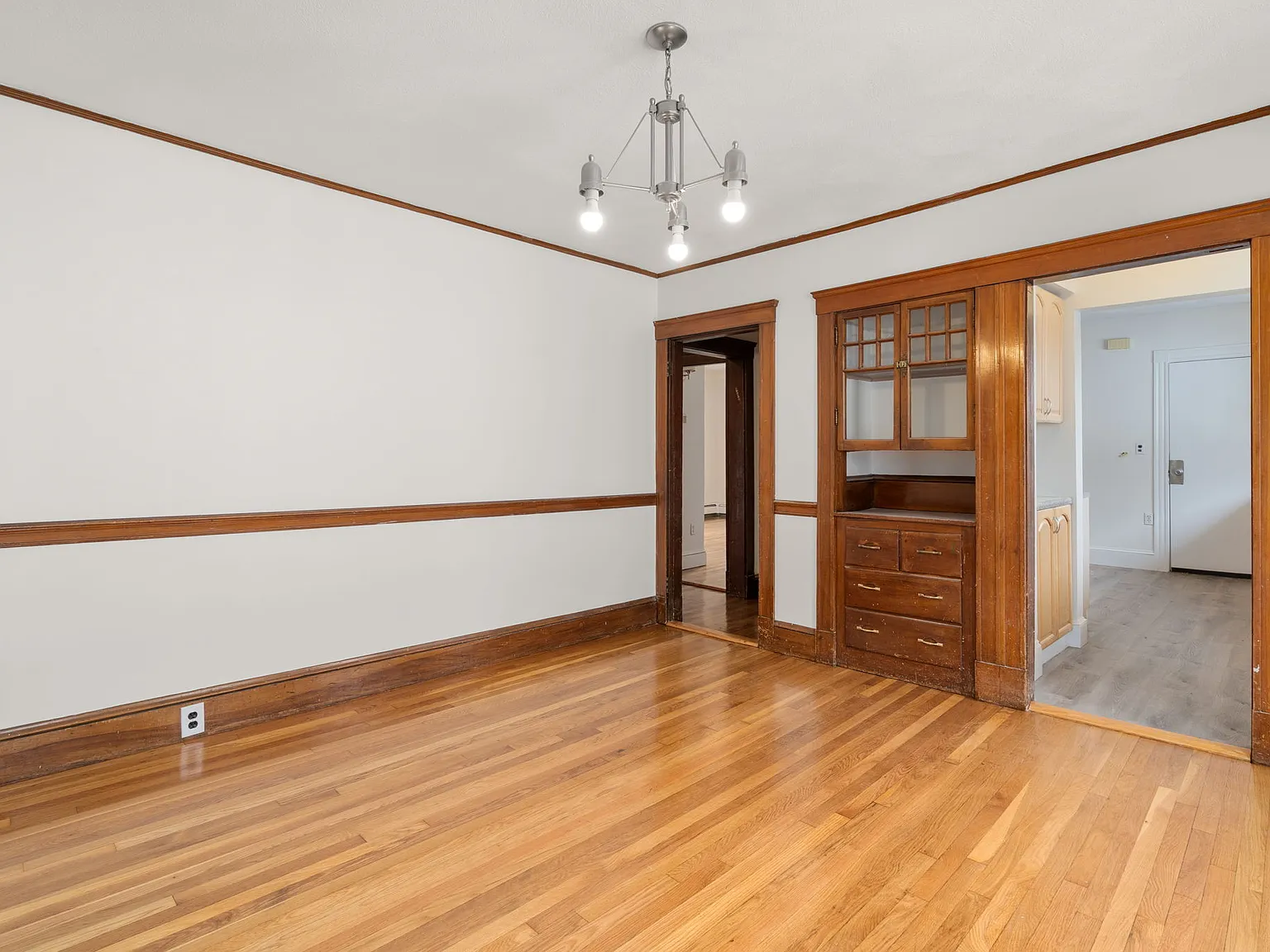 3 bed, 1.5 bath, 1100 sqft, $3,150 — Photo 3
