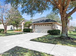388 Martin Lakes Dr W, Jacksonville, FL 32220