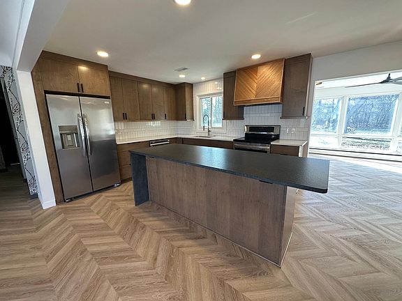 5th image of 3711 Ruthland Dr