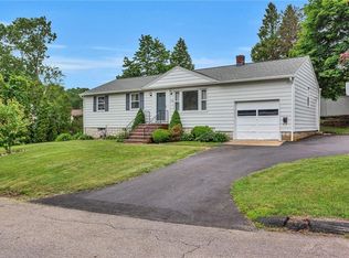 104 Yale Dr, Coventry, RI 02816