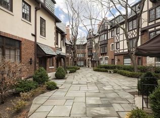 561 Hill Ter APT 209, Winnetka, IL 60093