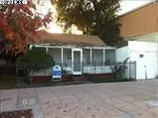 609 1st St photo 1