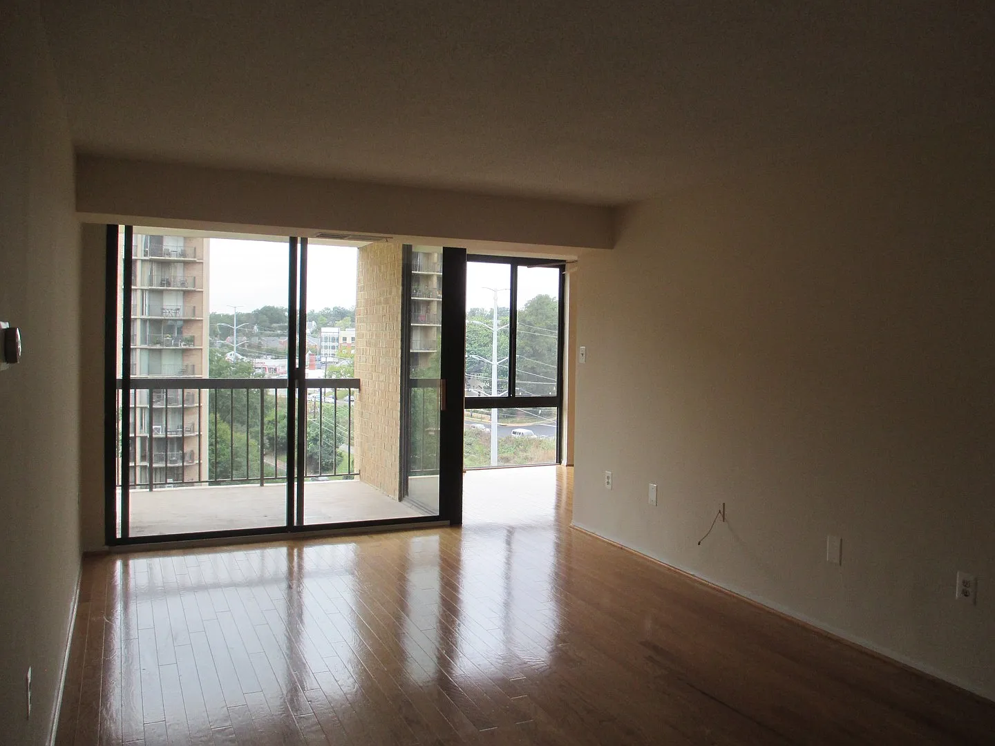 Two Bed/Two Bath Condo in Arlington - Four Mile — Photo 2