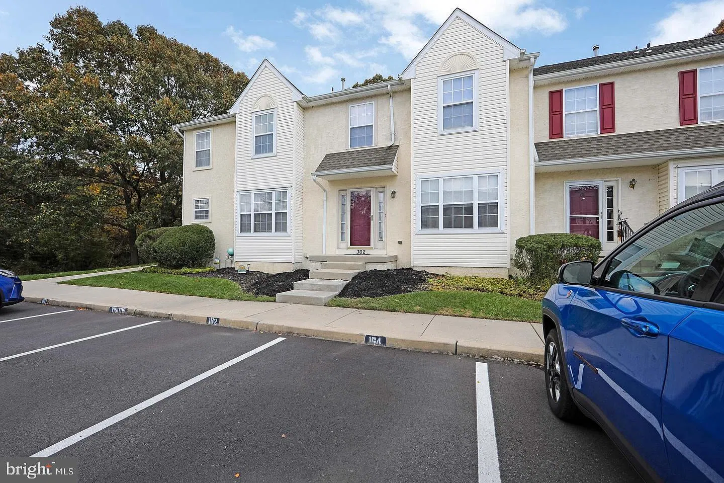 3 bed, 2.5 bath, 2520 sqft, $2,950 — Photo 2