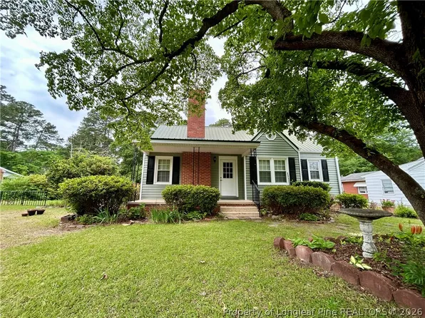 211 N Roberts St, Raeford, NC 28376