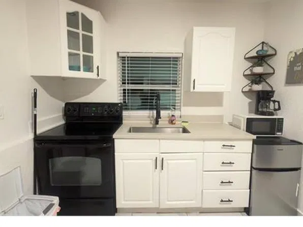 230 NW 52nd St, Miami, FL 33127