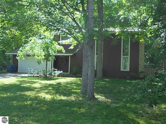2nd image of 2131 N Lynn St