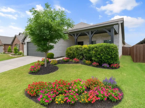 1345 Queens Brook Ln, Fort Worth, TX 76140