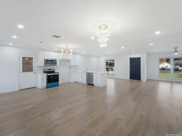 12723 LA FONDA ST, San Antonio, TX 78233
