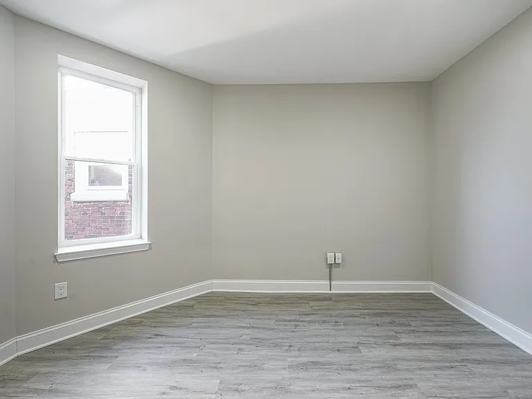 1342 S 52nd St — Photo 18