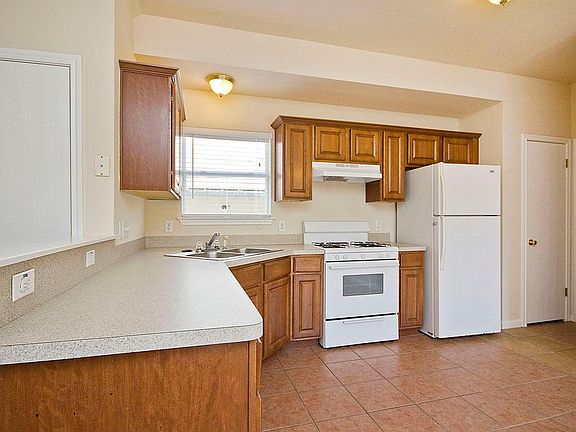 5th image of 7001 Carver Ave #A