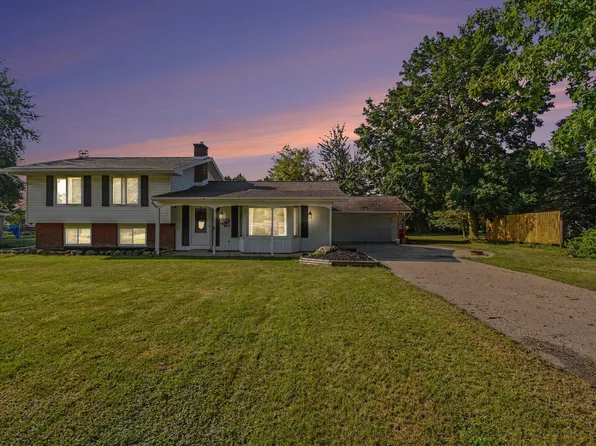 88 Henry St, Coopersville, MI 49404