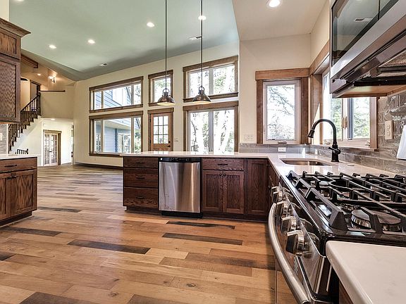 Lovely kitchen and great room with 13' ceilings