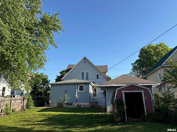 3rd image of 210 E Adams St