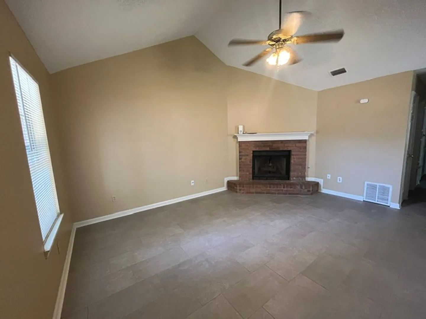 Renovated 3 Bedroom 2 Bath Home for Rent!! — Photo 2