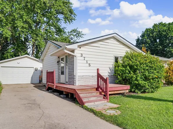 3715 Knoll Ridge Dr, Cedar Falls, IA 50613