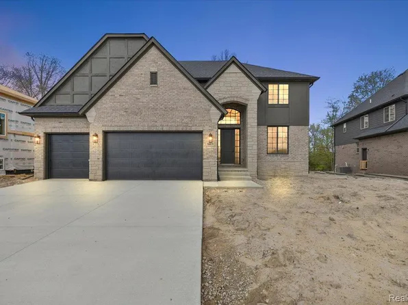 50419 Arcadia Dr, Macomb, MI 48042