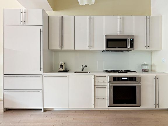 4th image of 60 W 20th St #2J