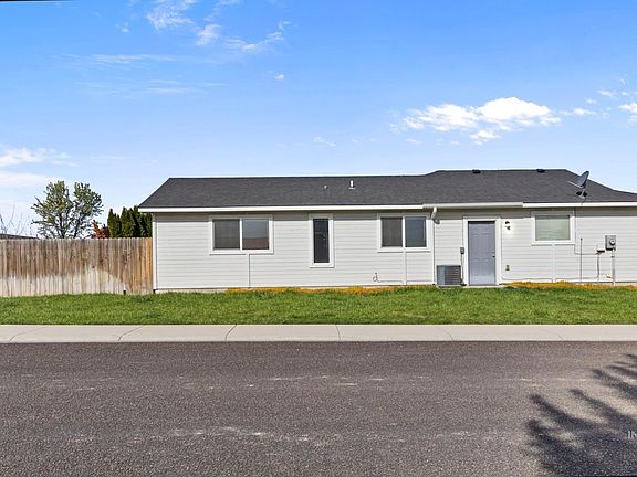 2nd image of 4822 Charmae St