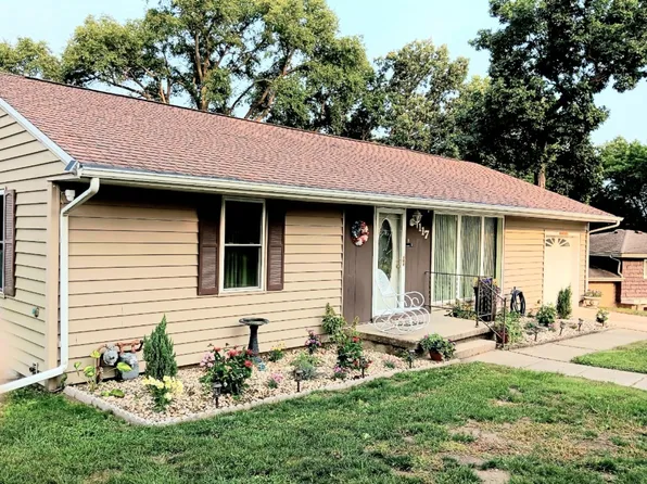 117 Shady Ln, Dixon, IL 61021