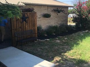 724 S College St, Hamilton, TX 76531