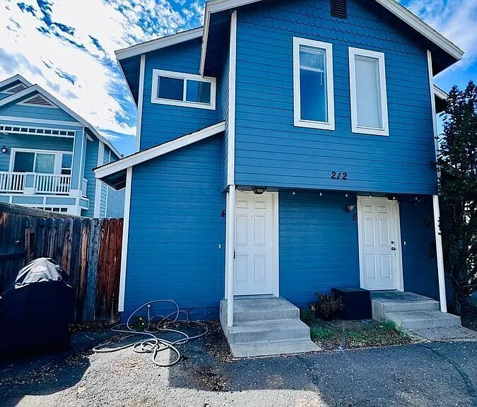 212 Hillcrest Dr #4 — Photo 1