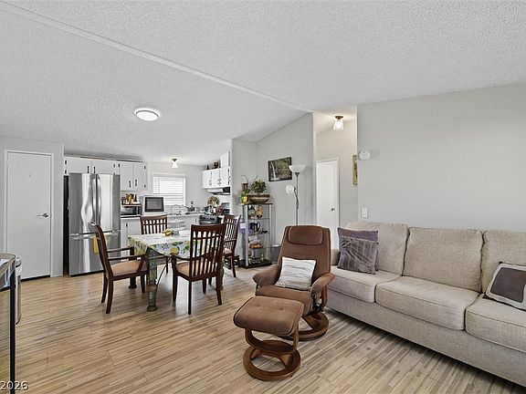 4th image of 261 W Kite St