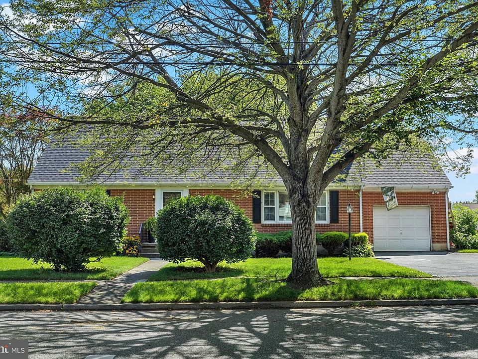 1st image of 736 Adelia St