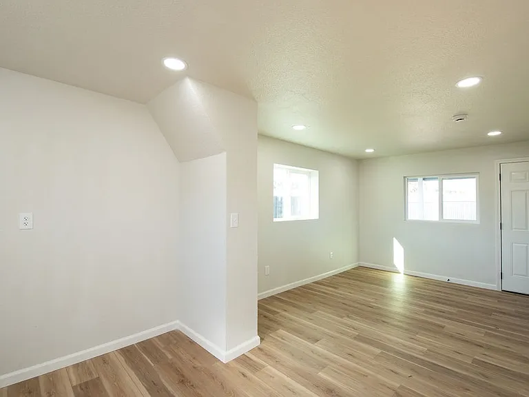 521 Imperial Ave #B — Photo 6