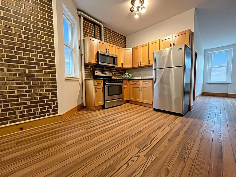 1084 Bedford Ave #3 — Photo 2