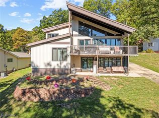 158 W Mohawk Dr, Malvern, OH